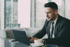 ポケットWiFiと自宅用WiFi、あなたに最適なのはどっち？